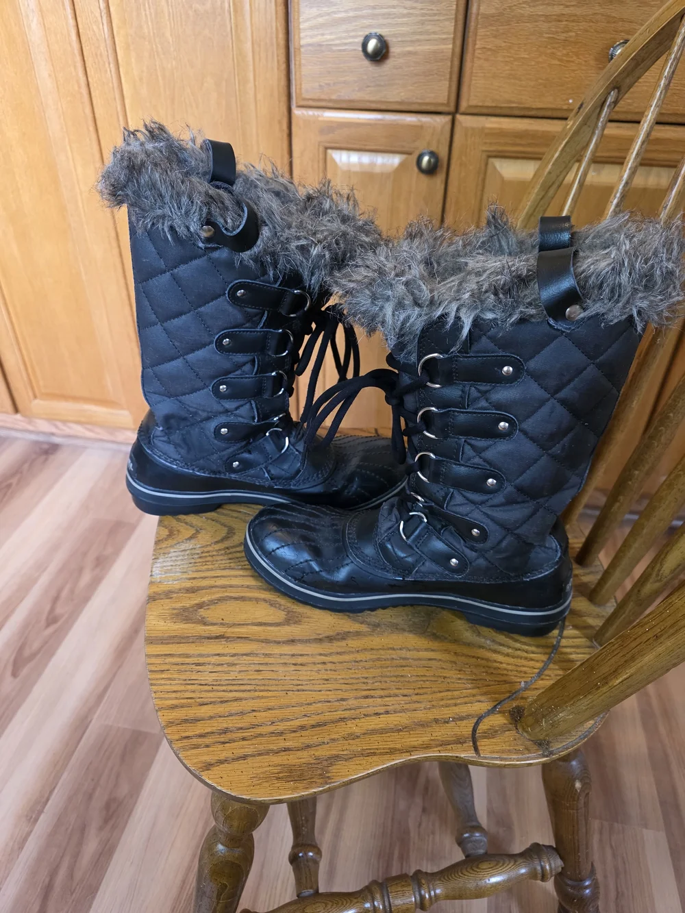 Sorel Tofino Size 8 Black Winter Boots with Fur Cuff